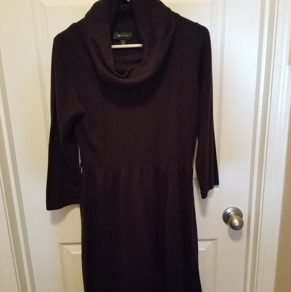 Dress - Picture 1 of 3